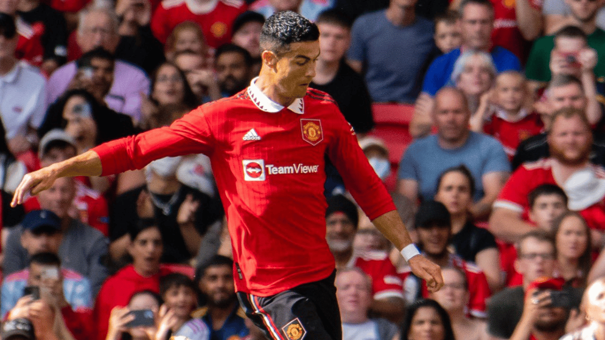 Cristiano Ronaldo es aparatado del Manchester United