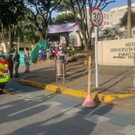 Hombre fue atacado a tiros en la entrada del Hospital Universitario