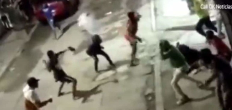 ¡Sin importar el peligro! Jóvenes se lanzan diablitos y totes en el oriente de Cali