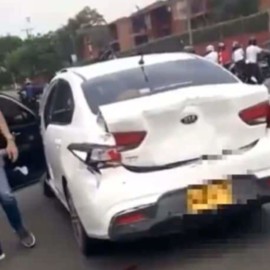Motociclistas de caravana fúnebre detuvieron el tráfico y generaron un choque