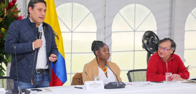 Polémica por millonarias compras para casas privadas de Petro y Francia