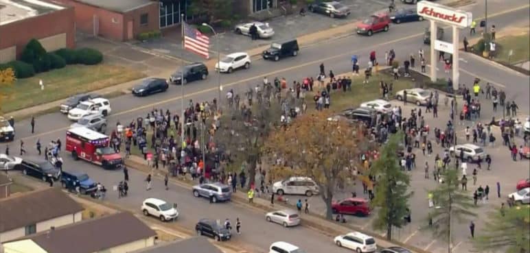 Al menos tres muertos durante tiroteo en secundaria de St. Louis, EEUU