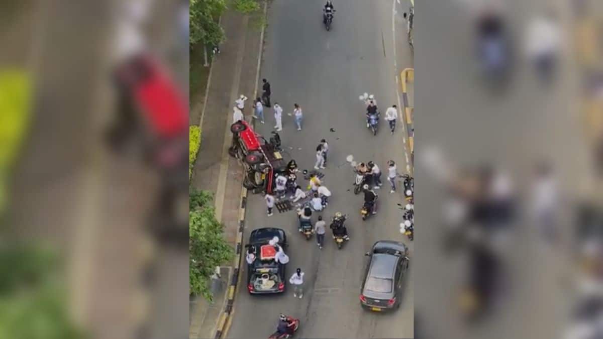 ¡A un partido de fútbol! Embajador de Francia en Colombia visitó Siloé