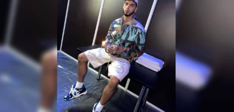 Anuel AA sufrió tremenda caída en plena presentación de su concierto
