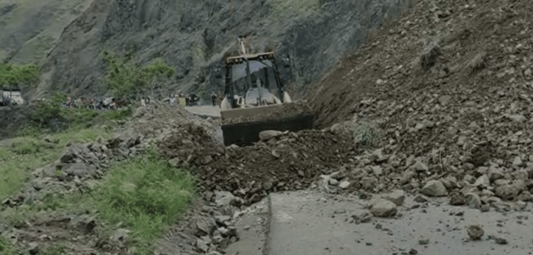 Cierre de vía Dagua – Loboguerrero por deslizamiento de tierra