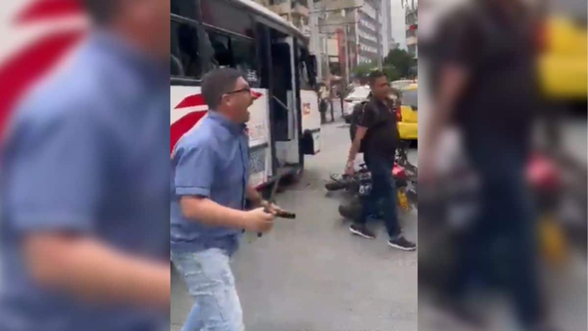 ¡Con machete en mano! Conductor de bus se enfrentó a un motociclista