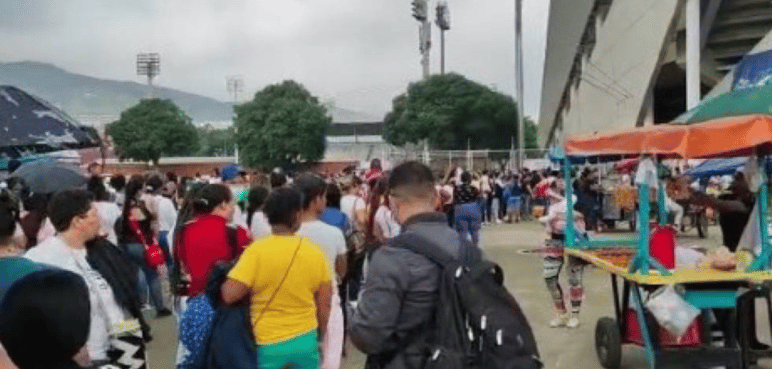 Desorden e interminables filas por inscripción al programa Familias en Acción