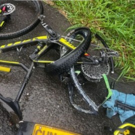 Grupo de ciclistas fue atropellado por un carro que se dio a la fuga