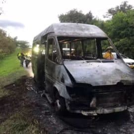 Sujetos robaron a pasajeros e incineraron buseta intermunicipal en Obando
