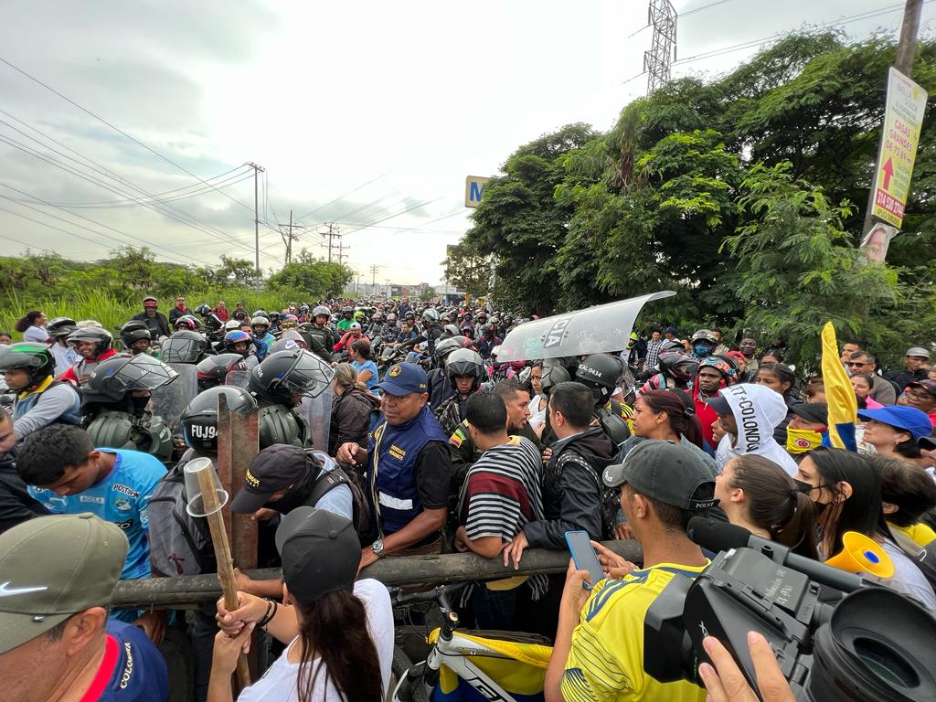 Video: Puente de Juanchito está bloqueado tras protestas de la comunidad