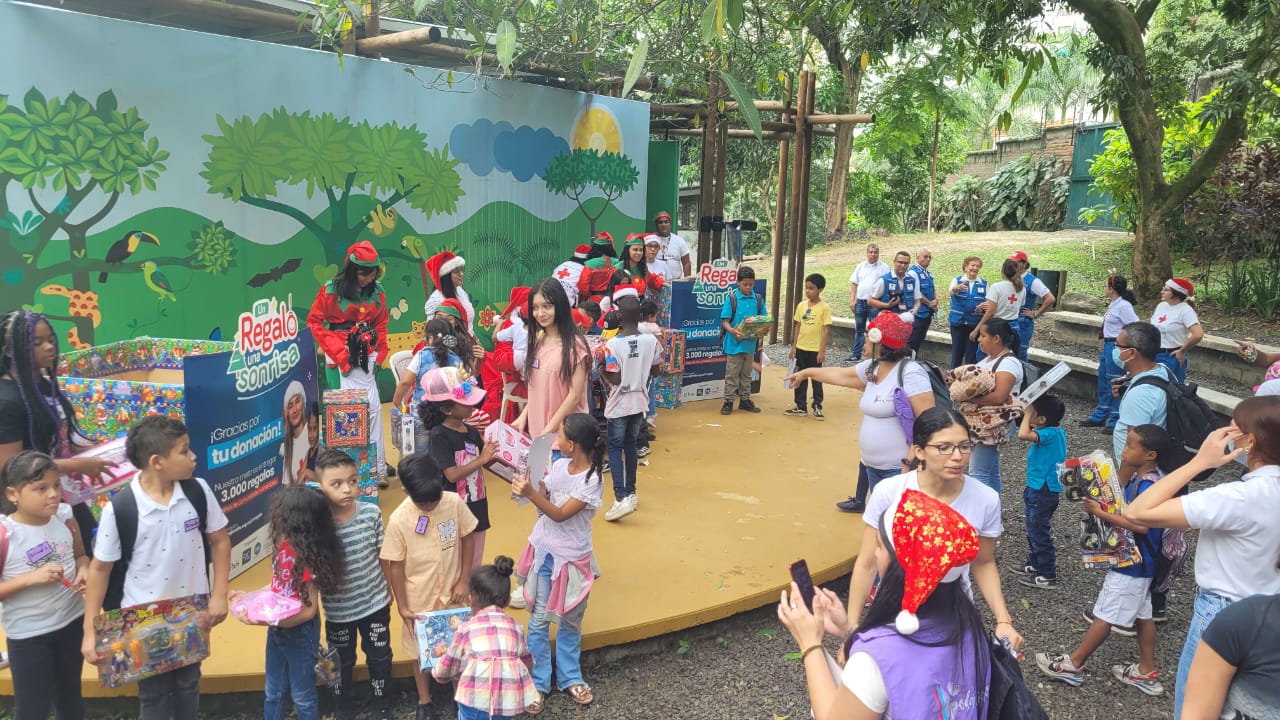 asi-se-vivio-la-entrega-de-regalos-en-el-zoologico-de-cali-23-12-2022