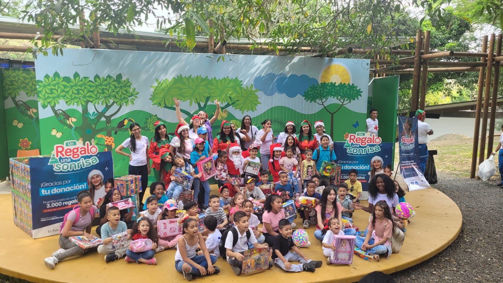 asi-se-vivio-la-entrega-de-regalos-en-el-zoologico-de-cali-23-12-2022
