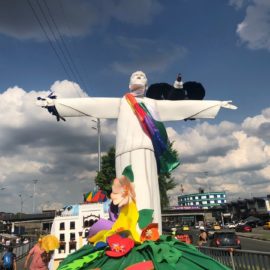 A esta hora se lleva a cabo el tradicional desfile de Cali Viejo