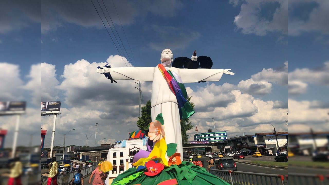 A esta hora se lleva a cabo el tradicional desfile de Cali Viejo