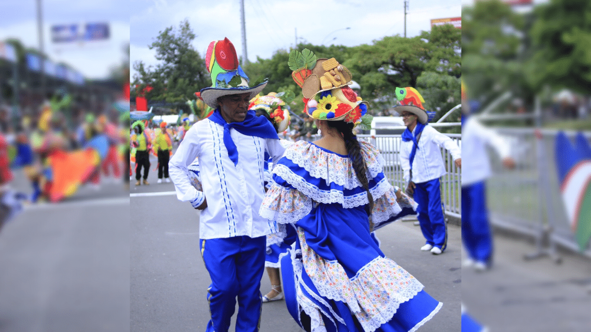 ¡A esta hora se lleva a cabo el desfile de autos clásicos y antiguos!