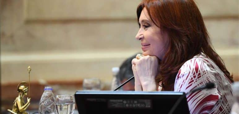 Condenan por corrupción a seis años de cárcel a Cristina Kirchner