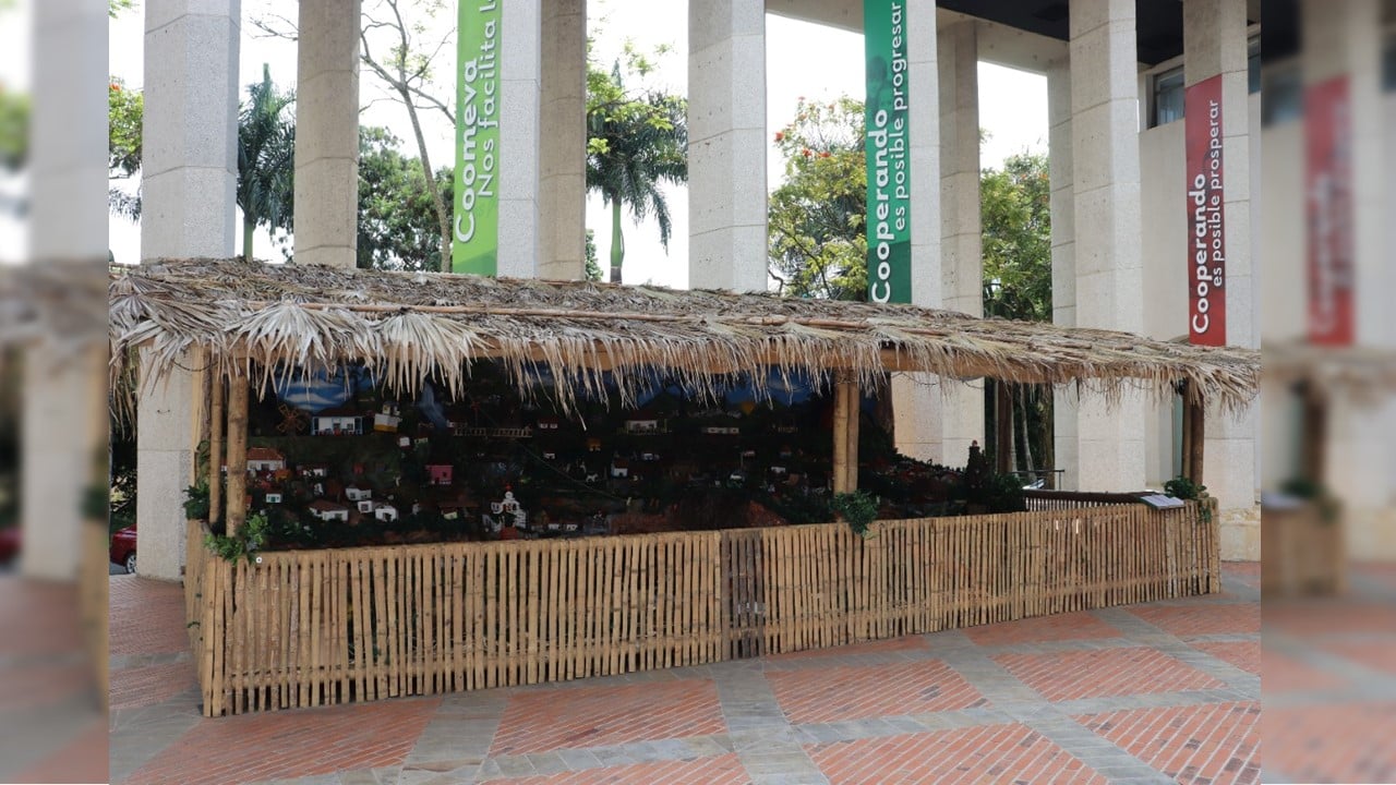 Coomeva regala a los caleños un pesebre hecho con material 90% ecológico
