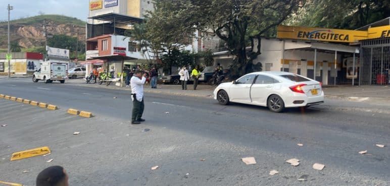 Pareja que se movilizaba en un carro fue asesinada por sicarios en el norte de Cali