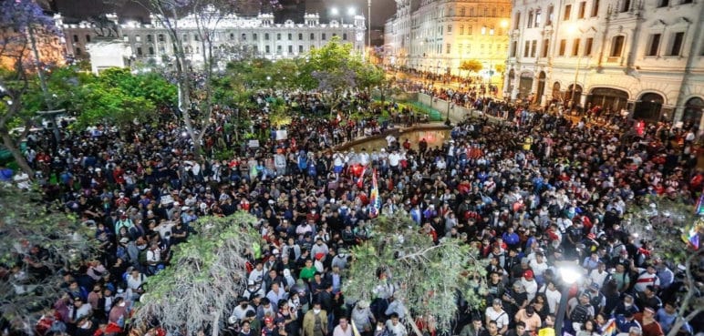 Crisis en Perú tras salida del presidente: van 7 muertos en protestas