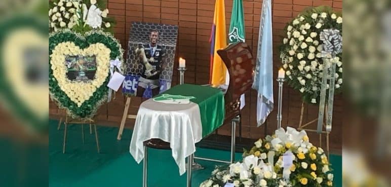 En cámara ardiente en la sede del Deportivo Cali está siendo velado el cuerpo de Andrés Balanta