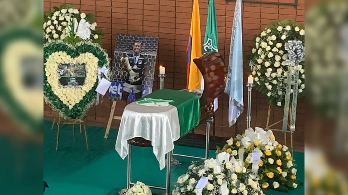 En cámara ardiente en la sede del Deportivo Cali está siendo velado el cuerpo de Andrés Balanta