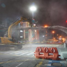 Alcaldía retiró puente peatonal de la Calle 5, a la altura de Comfenalco