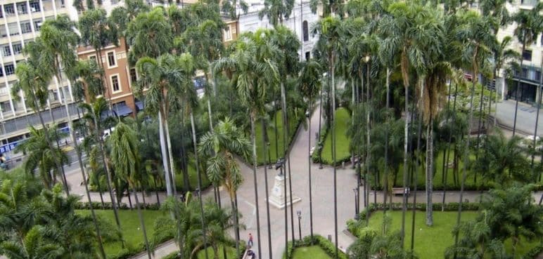 Luego de siete meses, fue entregada la Plaza Cayzedo tras obras de recuperación