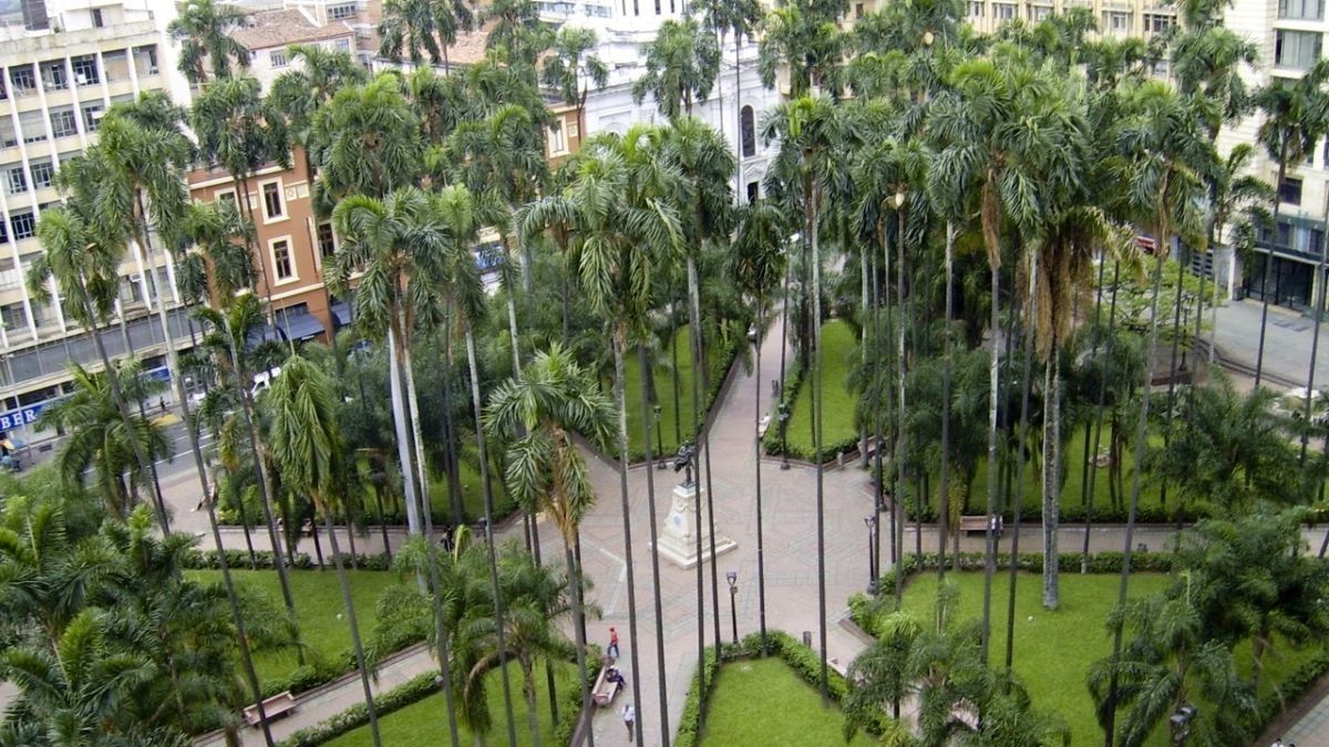 Luego de siete meses, fue entregada la Plaza Cayzedo tras obras de recuperación