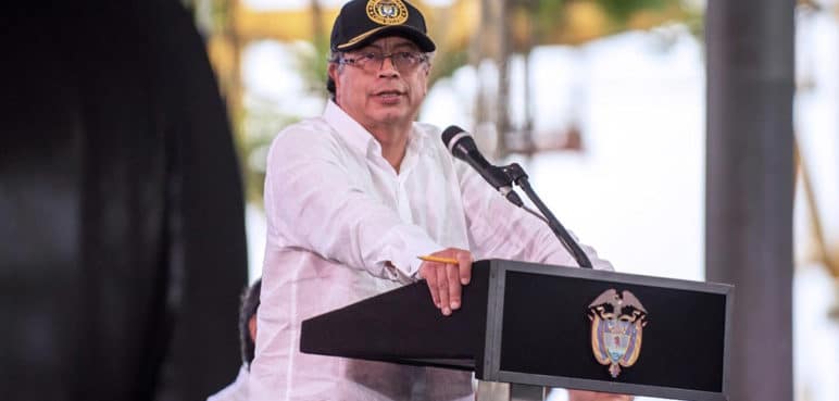 Pedro Castillo se equivocó a disolver congreso en Perú: Gustavo Petro