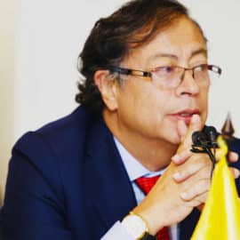 Petro redobló defensa a Pedro Castillo e hizo dura crítica internacional