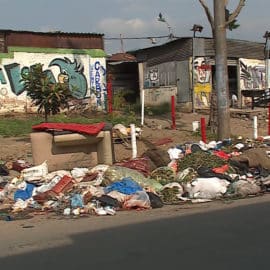 ¿Qué hacer en Santa Elena? basuras en la galería tiene en problemas al comercio