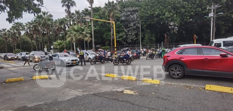 Sur de Cali colapsado: Estudiantes de la Univalle estarían bloqueando el paso