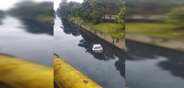 Vehículo terminó en un canal de aguas residuales en el oriente de Cali