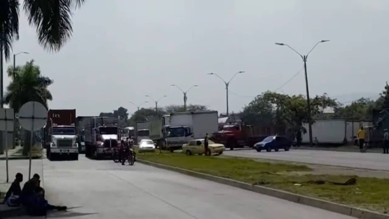Vía Cali – Yumbo es cerrada por accidente de tránsito