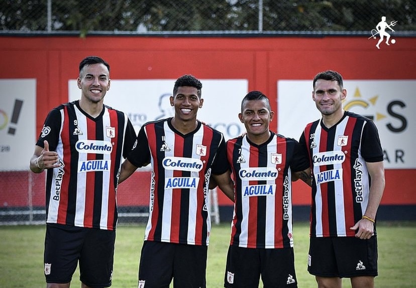 Las fiestas de Neymar tiene aburridos a sus vecinos por el ruido que hace