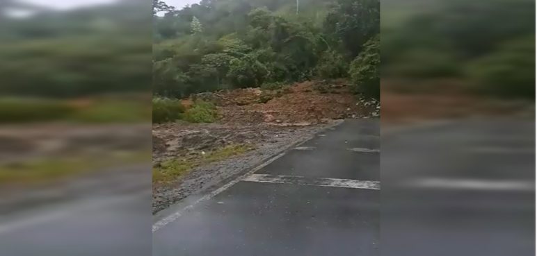 Cierre de la vía Panamericana debido a derrumbe
