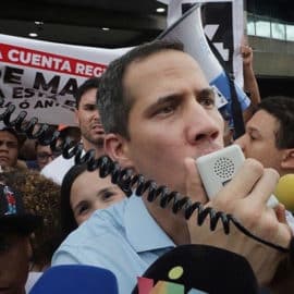 Guaidó dice que llegó a pie a Colombia y participará de cumbre convocada por Petro