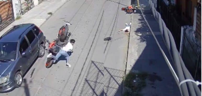 Joven murió en un accidente de moto luego de chocar contra un auto
