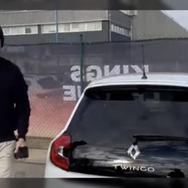 La polémica continúa: Piqué llegó a su trabajo a bordo de un Twingo