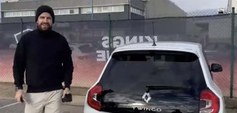 La polémica continúa: Piqué llegó a su trabajo a bordo de un Twingo