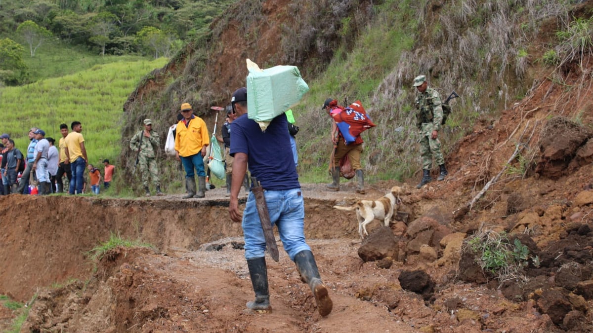 Avión en el que Petro viajaba al Cauca sufrió el impacto de un rayo