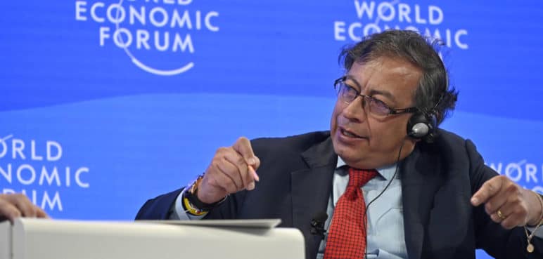 Petro llamó a decisiones ambientales vinculantes en Foro Económico Mundial