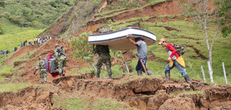 Petro suspende gira en Chile y viaja a atender derrumbe en Rosas, Cauca
