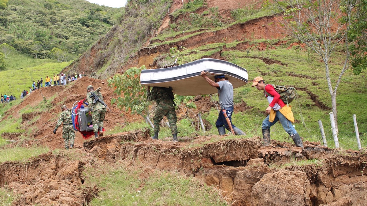 Petro suspende gira en Chile y viaja a atender derrumbe en Rosas, Cauca