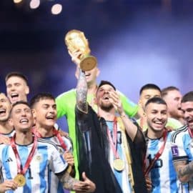 El millonario precio en que se subastó una camiseta firmada por Leo Messi