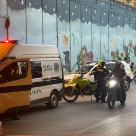 Sicarios le dispararon a un hombre que se movilizaba en una camioneta