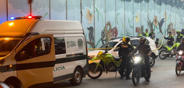 Sicarios le dispararon a un hombre que se movilizaba en una camioneta