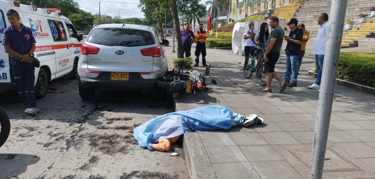 Un motociclista falleció tras chocar contra una camioneta en el sur de Cali