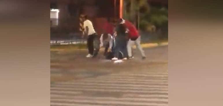 Video: Propinan dura golpiza a un hombre que estaría robando en la Roosevelt