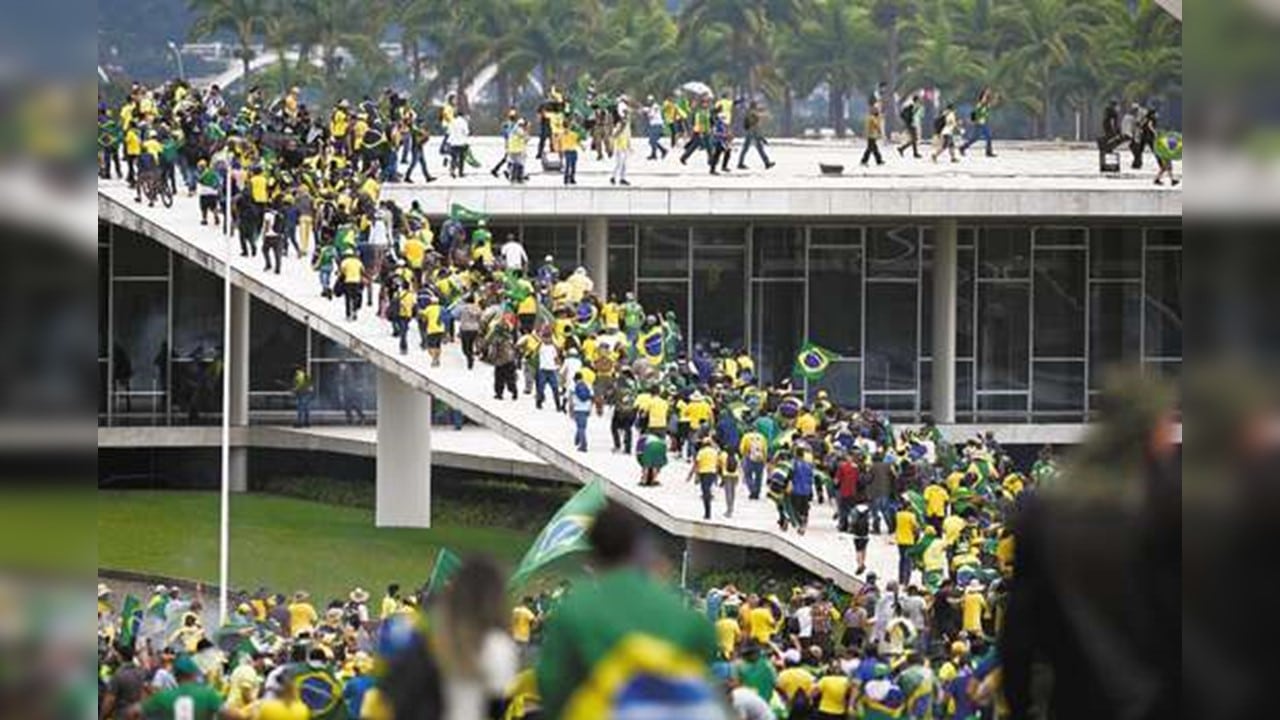 Cierre de la vía Panamericana debido a derrumbe